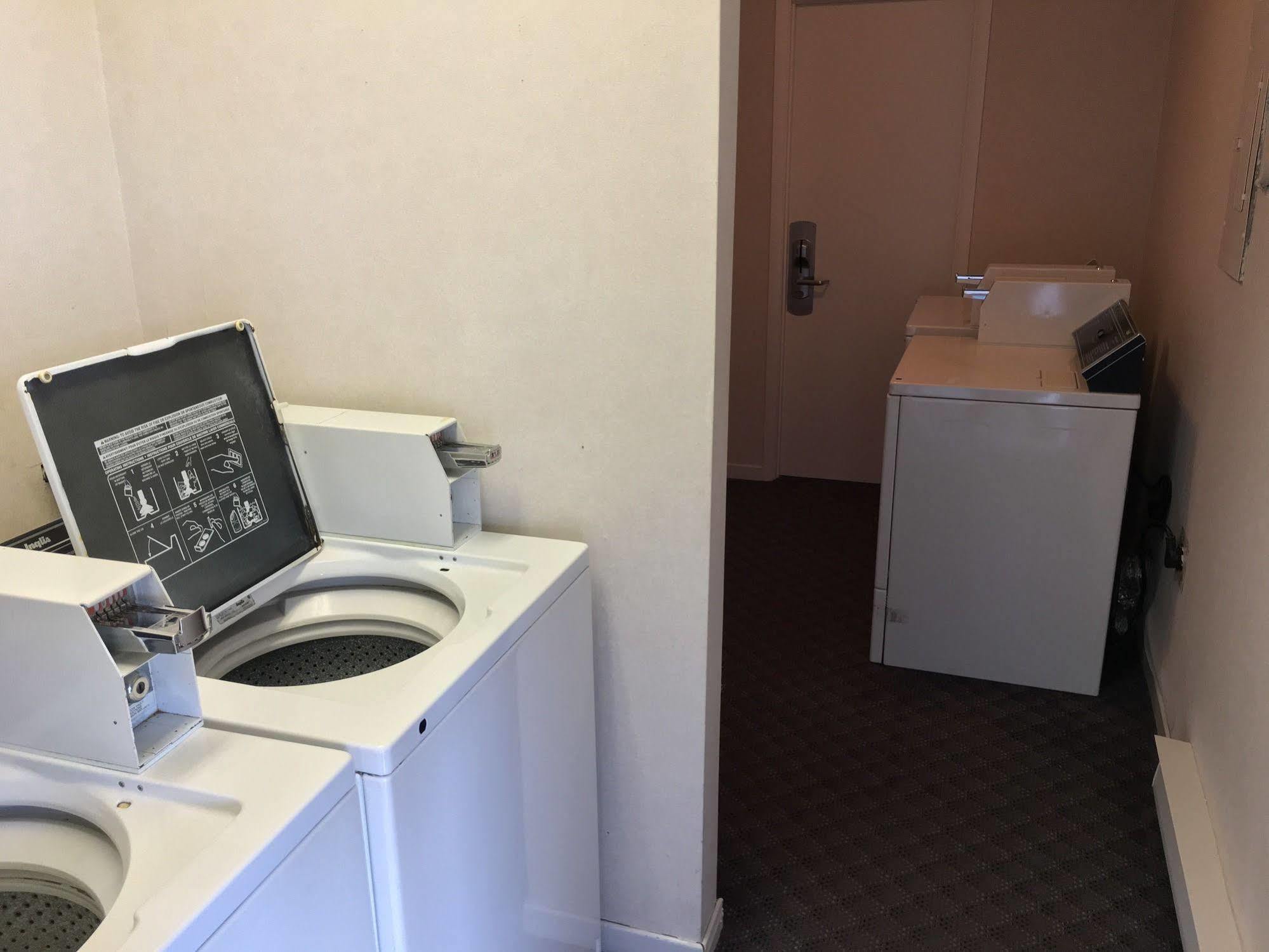 ساسكس Fairway Inn المظهر الخارجي الصورة